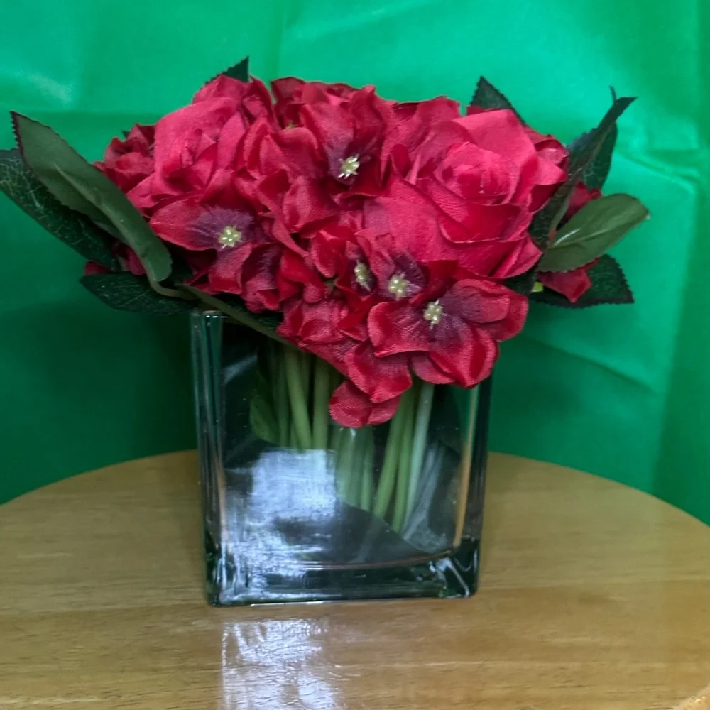 Home decor dark red silk flowers in vase
